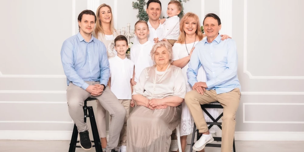 Una Bernatoviča ar savējiem.