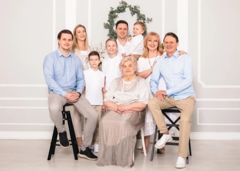 Una Bernatoviča ar savējiem.