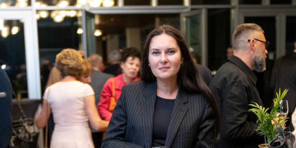 Dzimšanas dienu svin "Rietumu bankas" valdes priekšsēdētāja Jeļena Buraja - sveicam viņu!