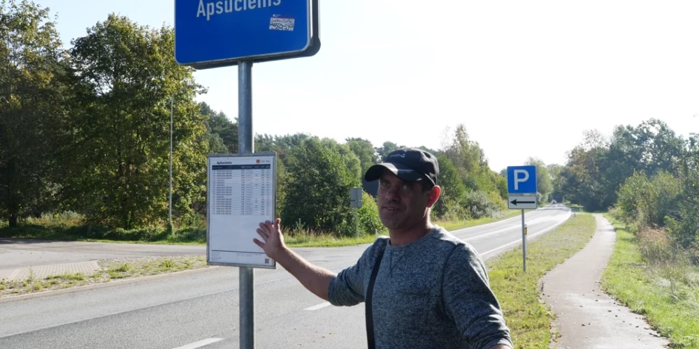 Pieturvieta Apšuciems. 2025. gada septembris. Pasažieru pārvadātāji bija sarīkojuši protesta akciju Viena stunda bez sabiedriskā transporta, lai pievērstu uzmanību nepietiekamam finansējumam.