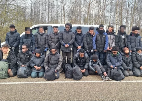 Ceturtdien, 16. aprīlī, par nelikumīgi valsts robežu šķērsojušu personu pārvadāšanu robežsargi Ludzas novadā aizturēja vienu trešās valsts pilsoni un no nelikumīgas valsts robežas šķērsošanas atturēja 21 personu.