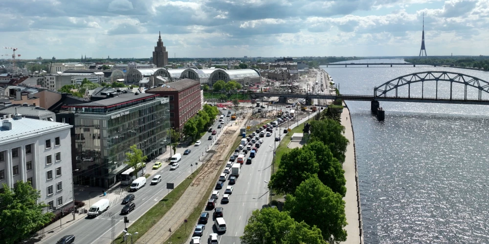 В Риге за 1,28 млн евро построят новый участок велодорожки на набережной 11 Ноября.