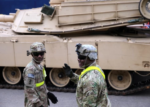 Dažas ieroču piegādes, par ko iepriekš noslēgtas vienošanās, iespējams, tiks atliktas.