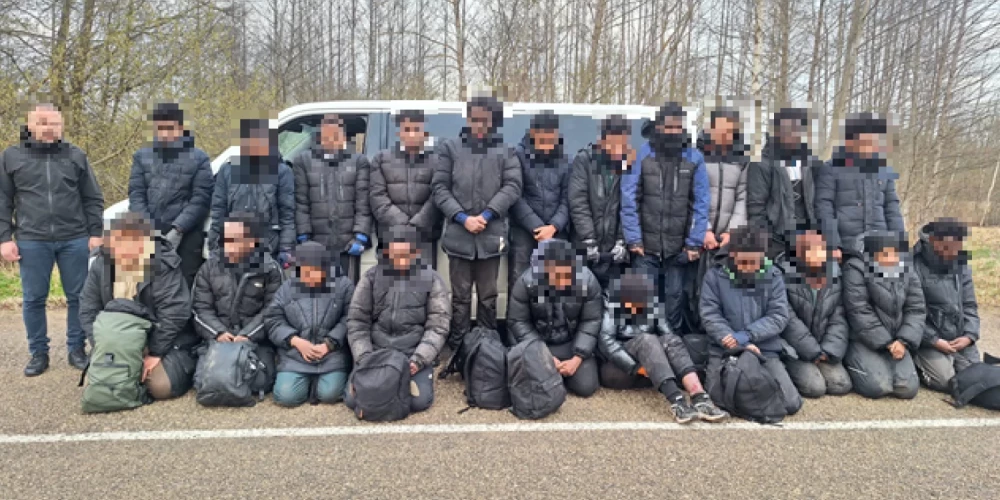 В остановленном автобусе, кроме водителя, находился 21 человек.