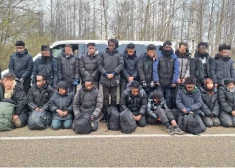 На границе с Беларусью остановили "резиновый" микроавтобус - внутри оказался 21 мигрант