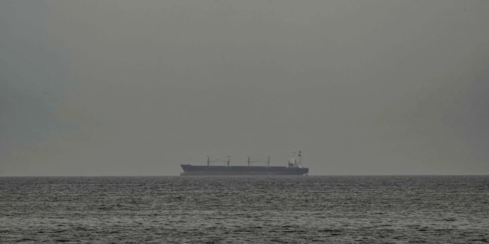 Hormuza šaurums ASV un Irānas pamiera laikā ir pilnībā atvērts komerciālajiem tankkuģiem un kravas kuģiem.