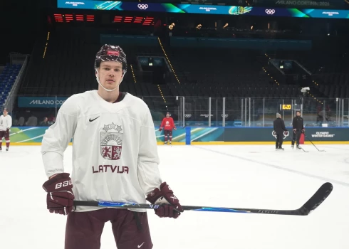 Албертс Шмитс играл за сборную Латвии на Олимпийских играх в Милане.