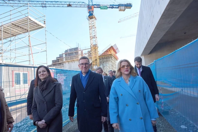 Главы правительств стран Балтии обсудили в Таллине Rail Baltica, оборону и угрозы в регионе.