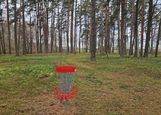 Piņķos izbūvēts disku golfa laukums