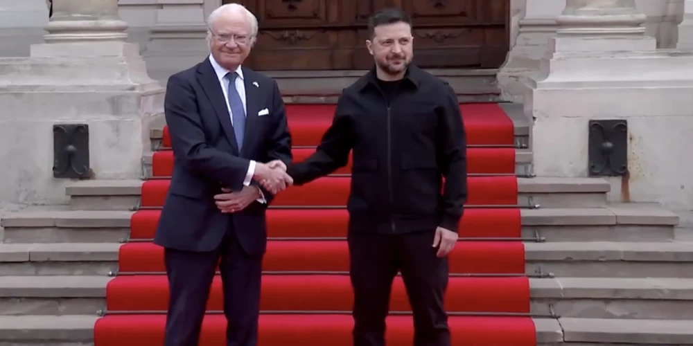 Ukrainas prezidents Volodimirs Zelenskis šodien Ļvivā tikās ar Zviedrijas karali Kārli XVI Gustavu.