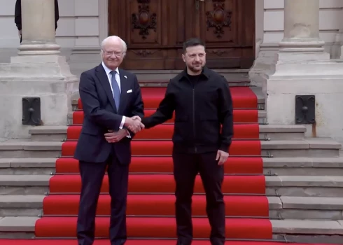 Ukrainas prezidents Volodimirs Zelenskis šodien Ļvivā tikās ar Zviedrijas karali Kārli XVI Gustavu.