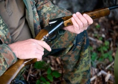 Посол США в Латвии будет наблюдать за тем, как латвийская армия обучает охотников стрельбе