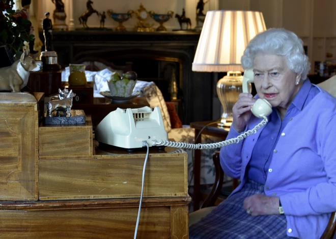 "Šī kļūda meta ēnu uz viņas mantojumu..." biogrāfs norāda uz kļūdu, ko mūža izskaņā pieļāva karaliene Elizabete II
