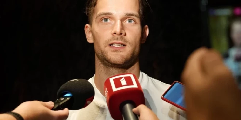 Latvijas uzbrucējs Teodors Bļugers neplāno spēlēt šī gada pasaules čempionātā.