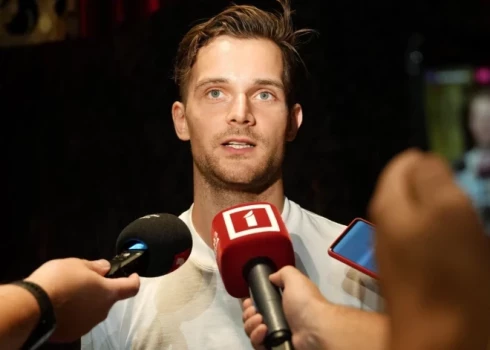 Latvijas uzbrucējs Teodors Bļugers neplāno spēlēt šī gada pasaules čempionātā.