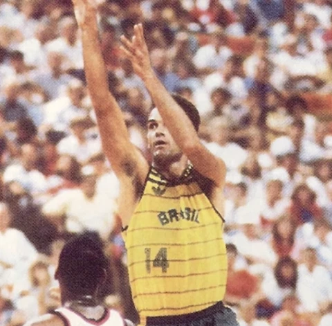 Šmits tā arī neuzspēlēja Nacionālajā basketbola asociācijā (NBA), taču aizvadīja panākumiem bagātu karjeru Brazīlijas izlasē un klubu līmenī Eiropas komandās.