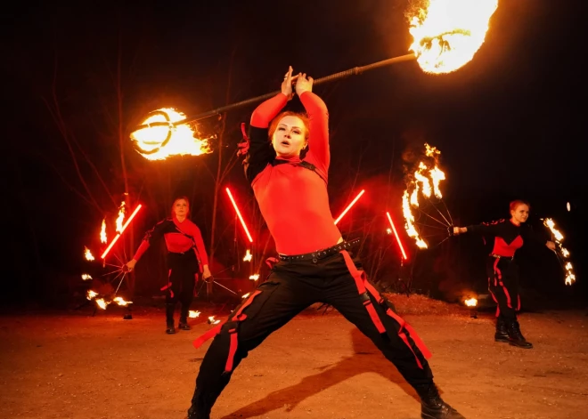 Athar Performance Group поражает огненным шоу.