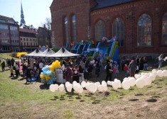 Radošās darbnīcas, karuseļi, dziesmas un citas izklaides: "Vecrīgas festivāla" ietvaros notiek bērnu rīts