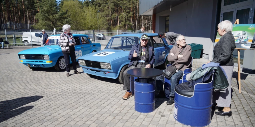 Sestdien, 18. aprīlī plkst. 12.00, Rīgas Motormuzejā tika atklāta īpaša izstāde, kas veltīta Biķernieku trases 60 gadu jubilejai.