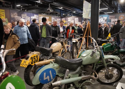 Rīgas Motormuzeja apmeklētāji varēja iepazīties ar leģendārās Biķernieku trases bagāto vēsturi.