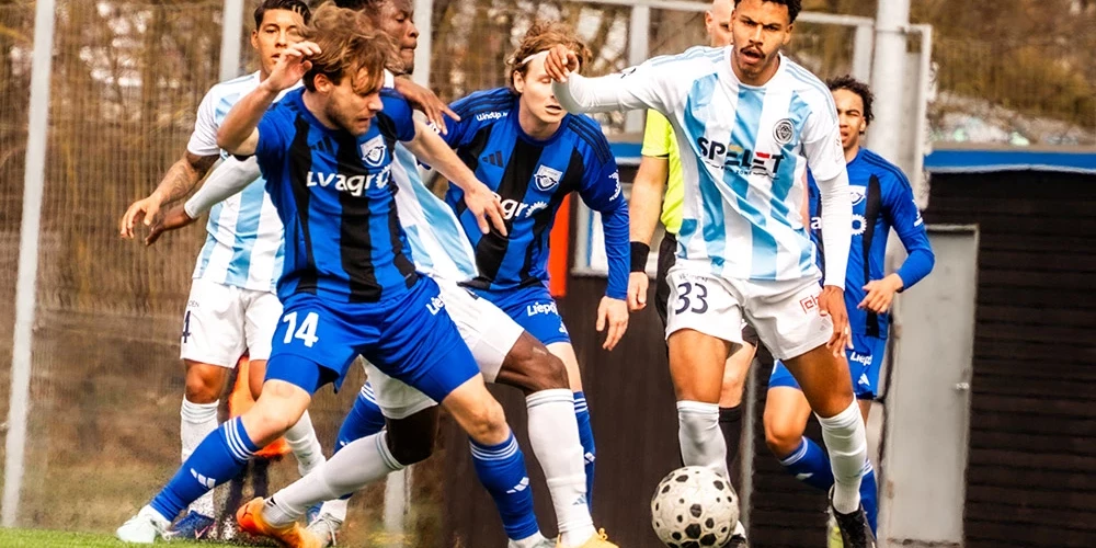  "Riga" futbolisti Liepājā cīnās ar "Grobiņu".