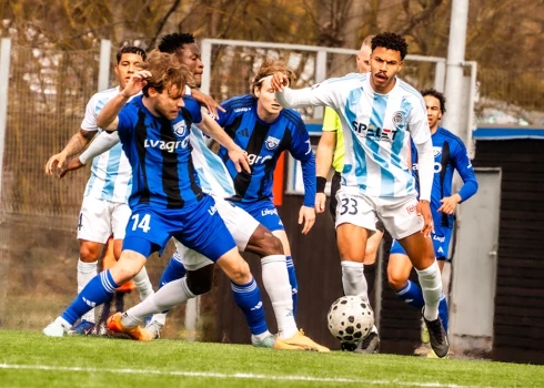  "Riga" futbolisti Liepājā cīnās ar "Grobiņu".
