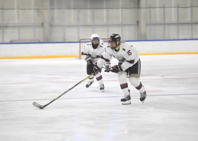 Latvijas sieviešu hokeja izlase pasaules čempionātu noslēdz ar zaudējumu