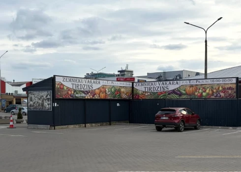 No 1. maija Augšdaugavas novada zemnieku produkciju vairs nevarēs iegādāties līdz šim ierastajā vakara tirdziņa placī, tagad tas būs “Ditton” tirdzniecības centra teritorijā.