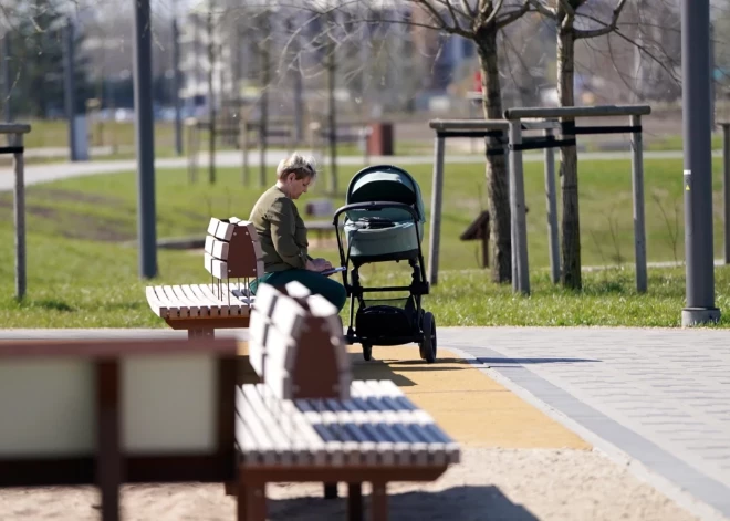 Оппозиционная партия призывает к полному включению периода ухода за ребенком в трудовой стаж для получения пенсии