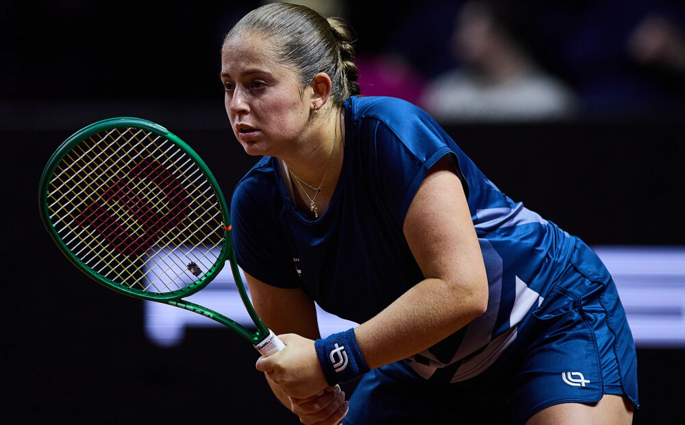 Ostapenko pārī ar Džanu iekļūst Štutgartes dubultspēļu finālā