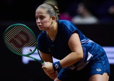 Ostapenko pārī ar Džanu iekļūst Štutgartes dubultspēļu finālā