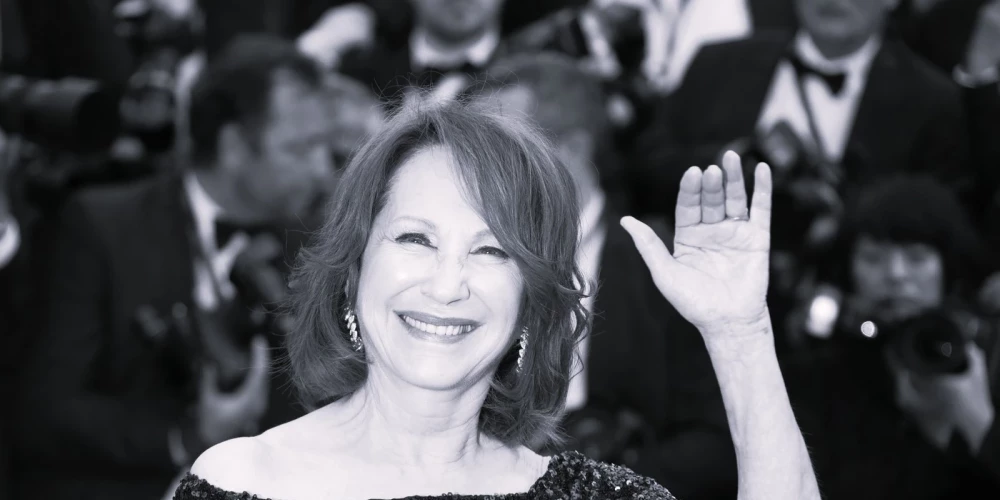 Aizsaulē devusies franču aktrise Natālija Beja.