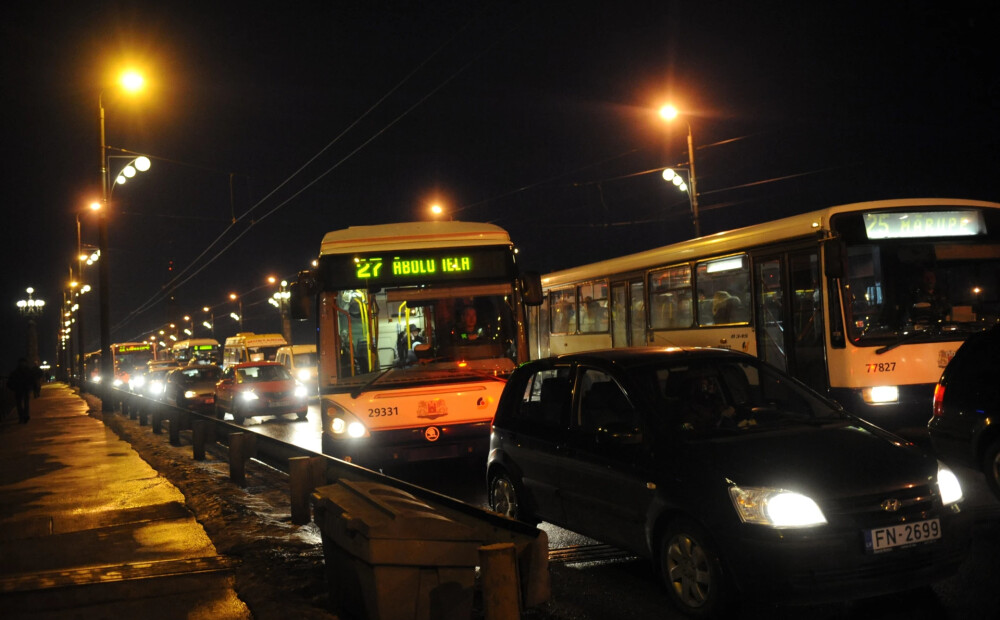 Rīgā sāk kursēt nakts autobuss uz lidostu