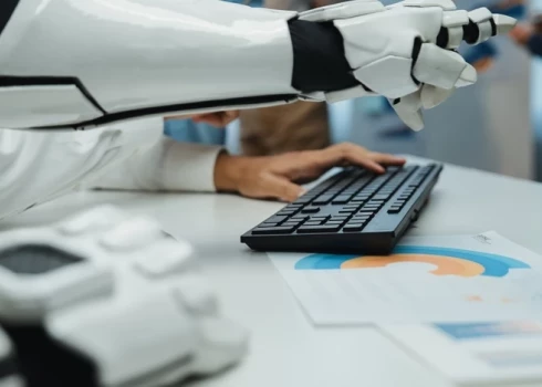 Cilvēku mazāk, darba mazāk nav — kur slēpjas āķis?