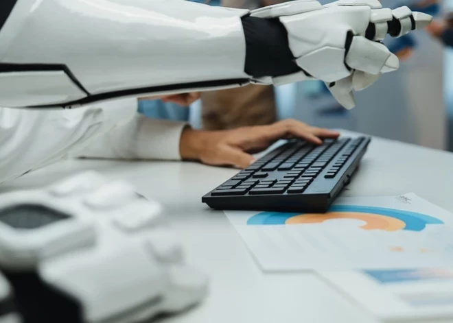 Mākslīgais intelekts maina darba tirgu Latvijā, bet ne tā, kā daudzi domā