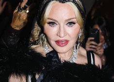 "Что с ней происходит?" Поведение Мадонны на фестивале вызвало недоумение в соцсетях