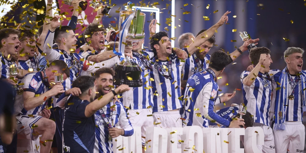 "Real Sociedad" izvirzījās vadībā jau mača pirmajā minūtē, kad pēc spēlētām 14 sekundēm pretinieku vārtos bumbu raidīja Anders Barrenečea.