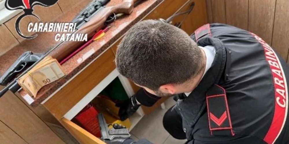 Itālijā par narkotiku un viltotu dokumentu izgatavošanu aizturēts Latvijas pilsonis.