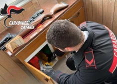 Itālijā aizturēts 38 gadus vecs Latvijas pilsonis, kurš tirgoja narkotikas un izgatavoja viltotus dokumentus