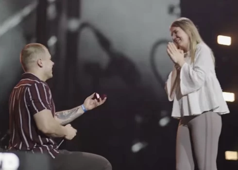 “Sudden Lights” koncertā Valmierā izskan romantisks bildinājums uz skatuves. 