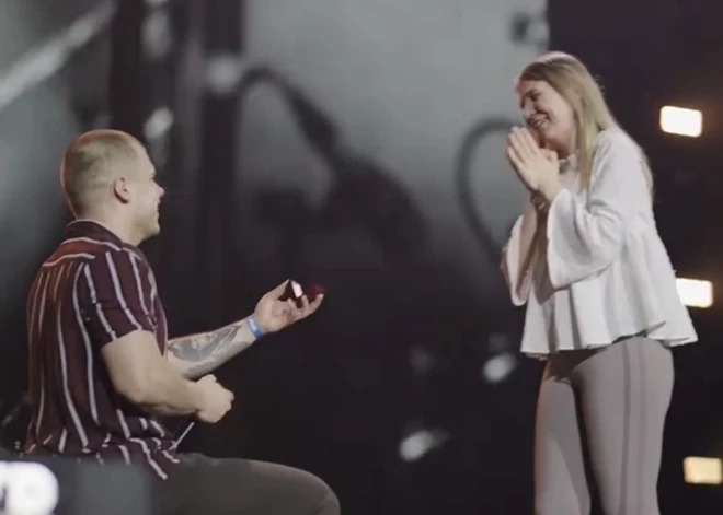 “Sudden Lights” koncertā Valmierā izskan romantisks bildinājums uz skatuves