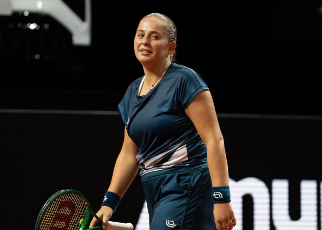 Ostapenko Štutgartes "WTA 500" turnīrā piedzīvo zaudējumu dubultspēļu finālā
