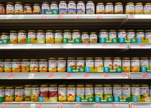 Austrijā, Čehijā un Slovākijā "HiPP" bēnu pārtikā atrod žurku indi. 