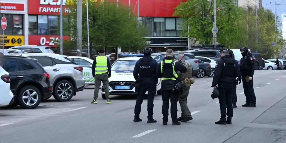 Uzbrucējam, kas Kijivā nošāva sešus cilvēkus, bija negatīvi uzskati. 