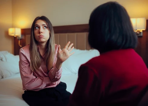 Viņa bija pārņemta ar sava dēla bijušo draudzeni un uzskatīja, ka tikai viņa ir cienīga būt viņas vedekla. Mūsu kāzās vīra mamma izskatījās pēc pasaulē nelaimīgākā cilvēka. 