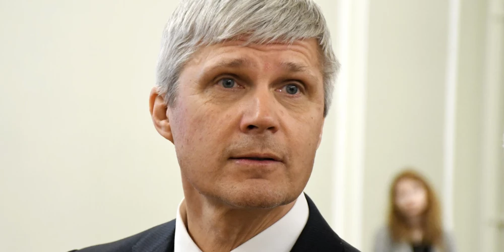 Savukārt Rēzeknes domes deputāts, no mēra amata atstādinātais Aleksandrs Bartaševičs ("Kopā Latvijai"/LPV).