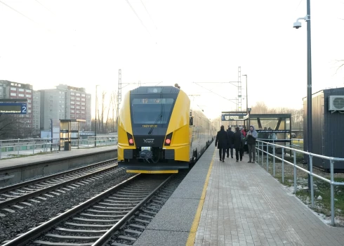 "Pasažieru vilciens" izsolēs piedāvā iegādāties 23 elektrovilcienu vagonus un vienu lokomotīvi. 