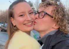 Viens otru nogalina Krievijas teātra aktieris un viņa sieva