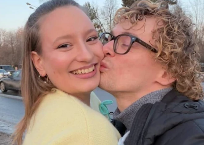 Viens otru nogalina Krievijas teātra aktieris un viņa sieva