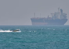 ASV pie Hormuza šauruma sagrābj Irānas kuģi, kura apkalpe neesot reaģējusi uz brīdinājumiem